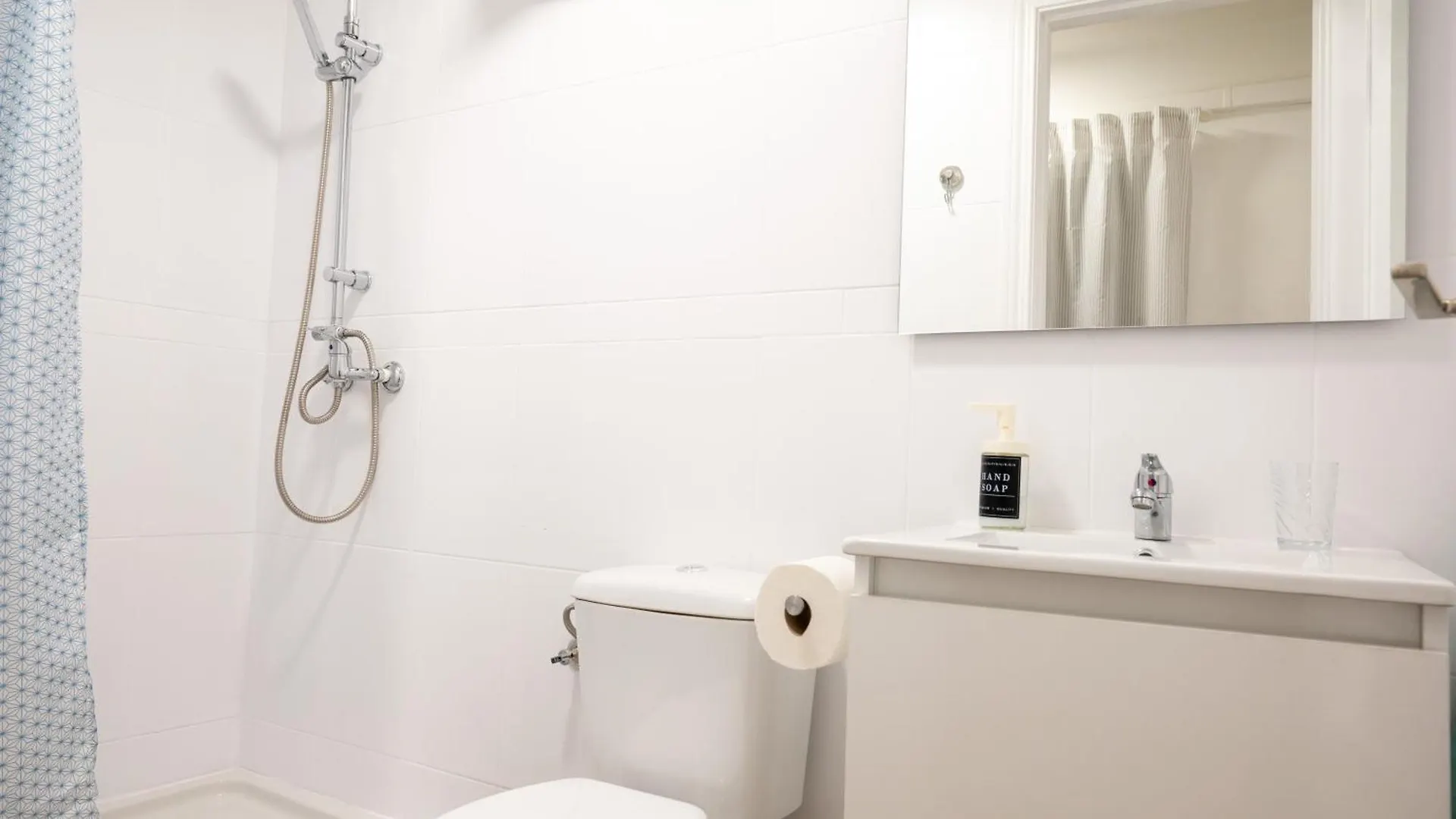 Acogedor Apartamento En Malaga Playa 2 0*,
